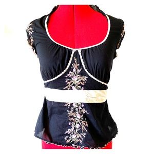 Flower embroidered black white Pink Mechant Blouse